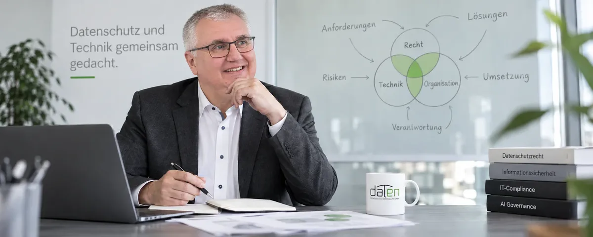 Thorsten A. Siefert bei der Verbindung von rechtlichen, technischen und organisatorischen Perspektiven.