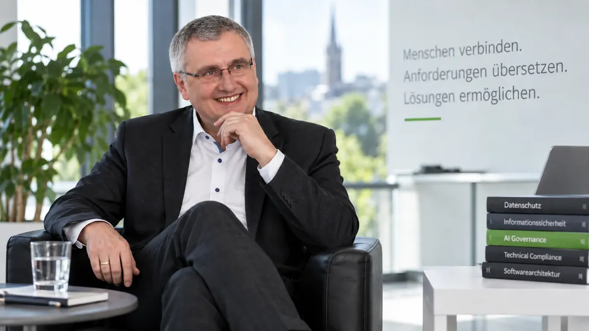 Thorsten A. Siefert im Gespräch über die Verbindung von Technik, Regulierung und Organisation.