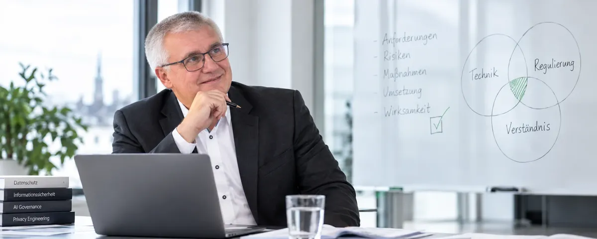 Thorsten A. Siefert bei der Bewertung von Anforderungen, Risiken, Maßnahmen und Wirksamkeit.
